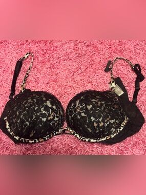 Victoria’s Secret miraculous plunge 36c Lacey embellished bra